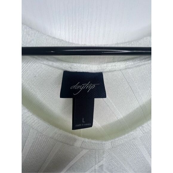 Daytrip White Chevron Loose Fit Soft Stretchy Short Sleeve Blouse - Picture 2 of 4